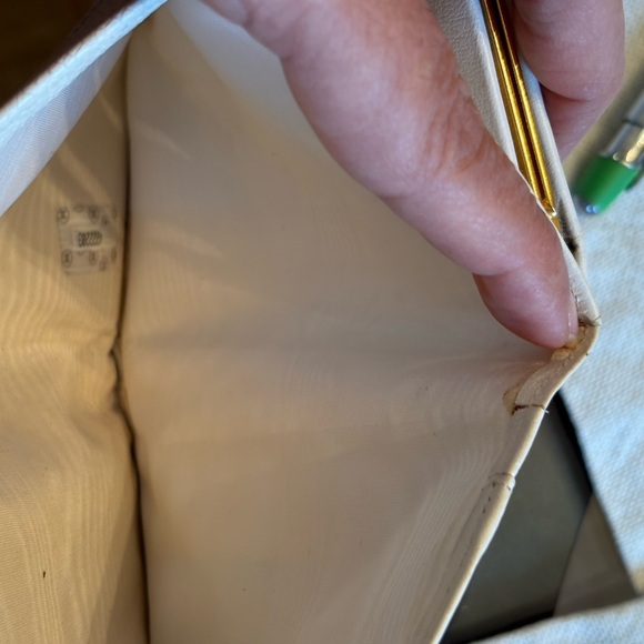 Chanel White Leather Wallet - Picture 11 of 16